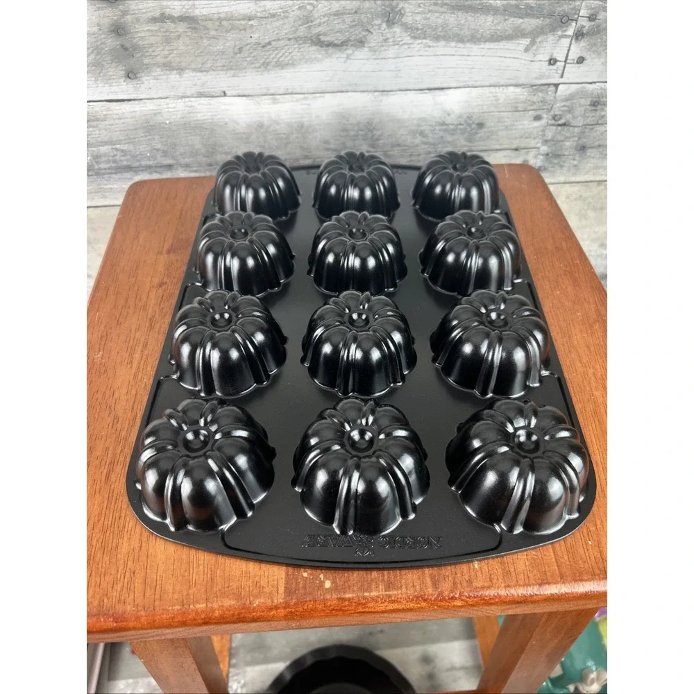 Nordic Ware 12 Mini Bundt Cupcake Cakelet Pan Fluted Non Stick Cast Aluminum